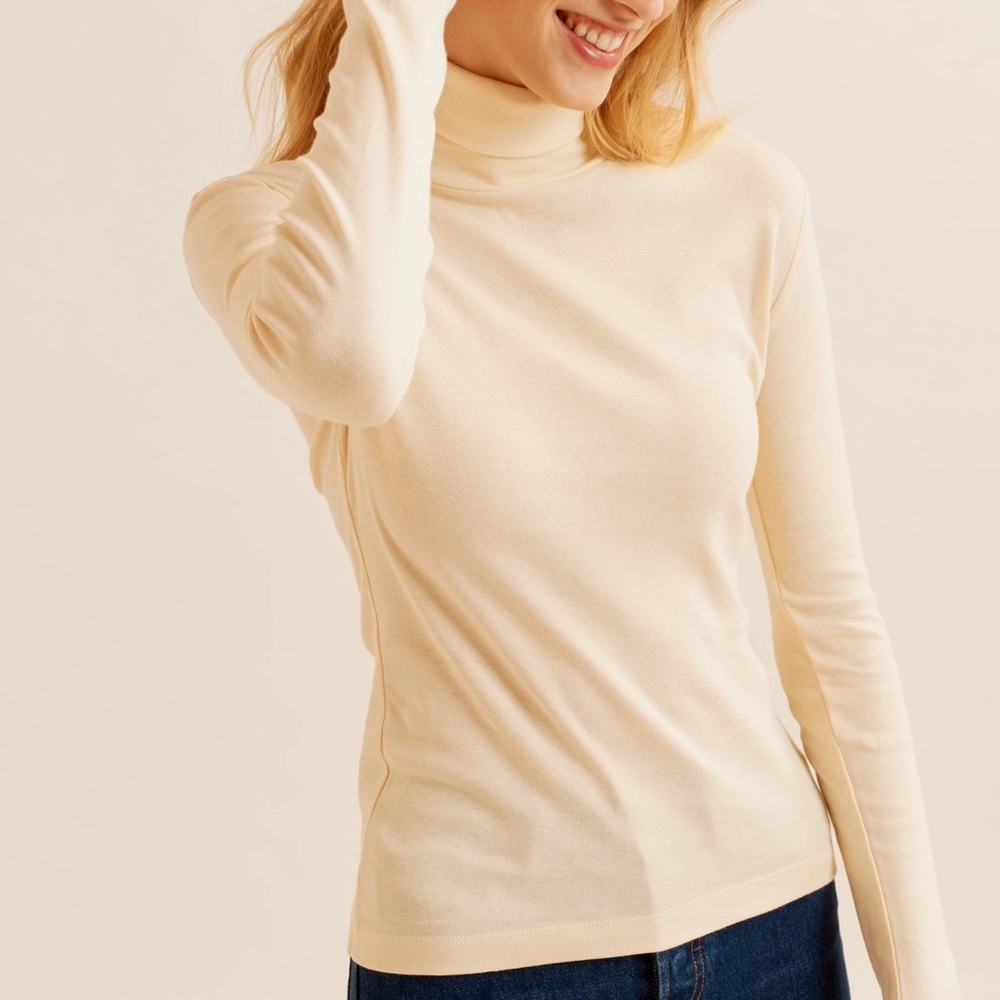 kotn white cream turtleneck size small